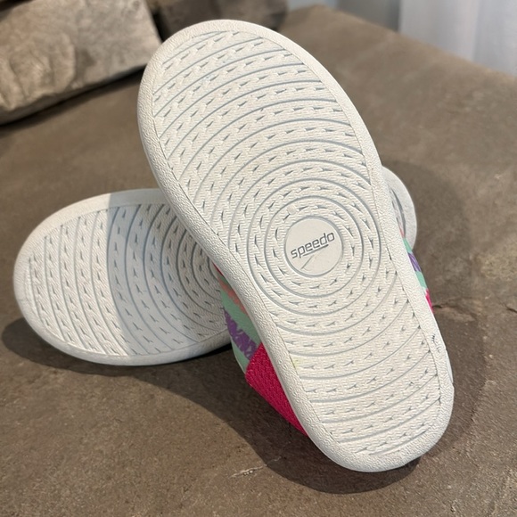 Speedo Kids multicolor water shoes,UV protection,slip on,pull tab,tread,light - Picture 6 of 8